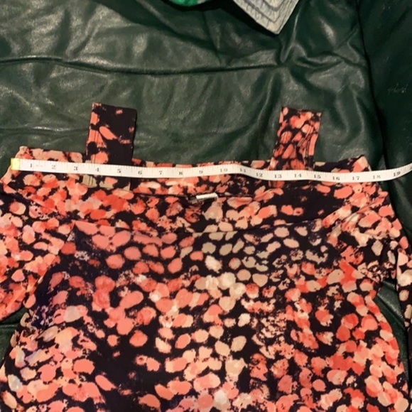 NWOT Karen T Designs Cold Shoulder Shark Bite Top 🌸 - Picture 8 of 8